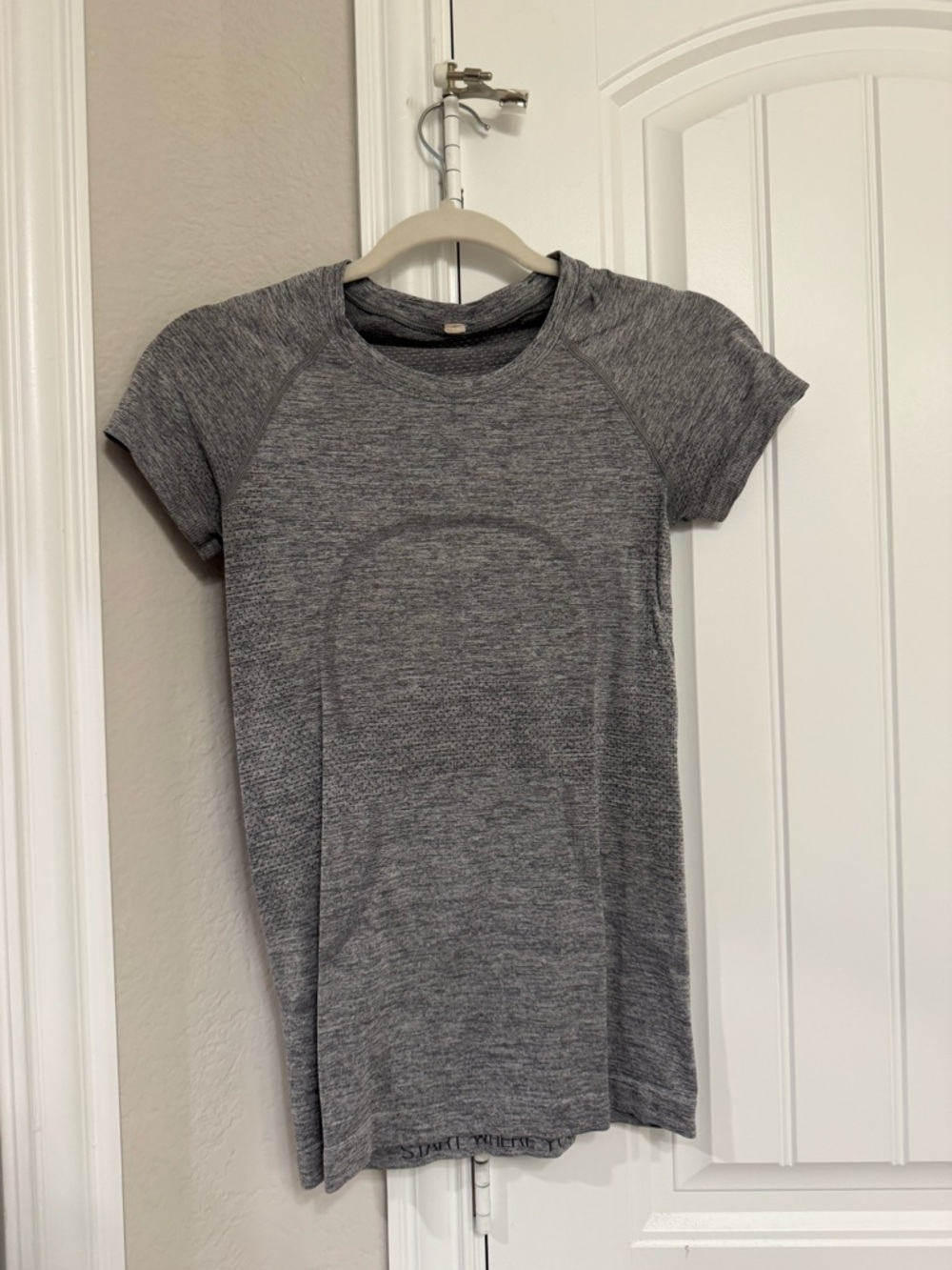 lululemon athletica Heathered Gray Short Sleeve Tee